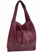 Bordowa torebka damska Vera Pelle typu Shopper XXL wykonana z naturalnej skóry. Bardzo duża i pojemna torba mieszcząca format A4 z doczepianą saszetką na łańcuszku. Elegancka włoska shopperka idealna do pracy, na zakupy i codziennych stylizacji.
