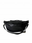 Czarna nerka damska Vera Pelle wykonana z włoskiej skóry naturalnej. Elegancka torebka crossbody z regulowanym paskiem, złotymi detalami i praktycznymi kieszeniami. Idealna na co dzień i na wyjścia.