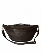 Brązowa nerka damska Vera Pelle wykonana z włoskiej skóry naturalnej. Elegancka torebka crossbody z regulowanym paskiem, złotymi detalami i praktycznymi kieszeniami. Idealna na co dzień i na wyjścia.