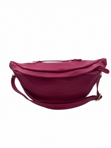 Różowa nerka damska Vera Pelle w odcieniu fuksji wykonana z włoskiej skóry naturalnej. Elegancka torebka crossbody z regulowanym paskiem, złotymi detalami i praktycznymi kieszeniami. Idealna na co dzień i na wyjścia.