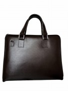 Elegancka damska torba na laptopa A4 wykonana z naturalnej skóry licowej. Włoska marka Vera Pelle. Idealna do pracy i na spotkania biznesowe. Klasyczna brązowa torba skórzana z regulowanym paskiem.