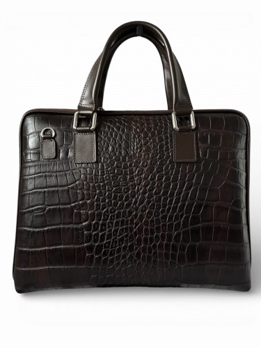 Brązowa damska torba na laptopa A4 wykonana z naturalnej skóry licowej z tłoczeniem croco. Elegancki model włoskiej marki Vera Pelle Italy, idealny do pracy i na spotkania biznesowe.